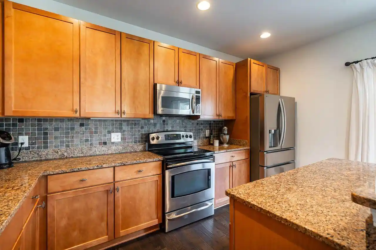 4th image of 3870 S Lake Dr Dr #1102, Saint Francis, WI 53235 | MLS# 1966071