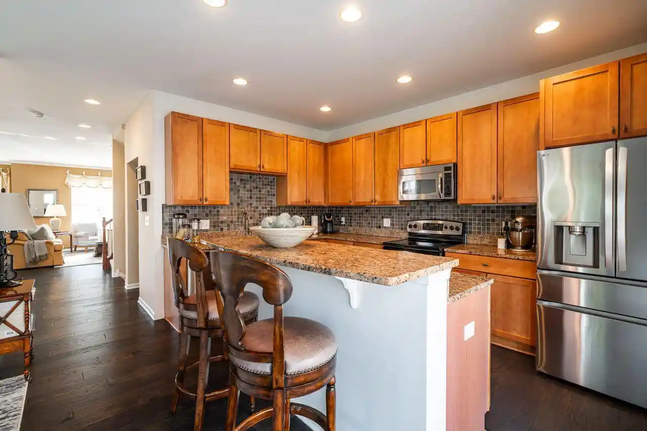 5th image of 3870 S Lake Dr Dr #1102, Saint Francis, WI 53235 | MLS# 1966071