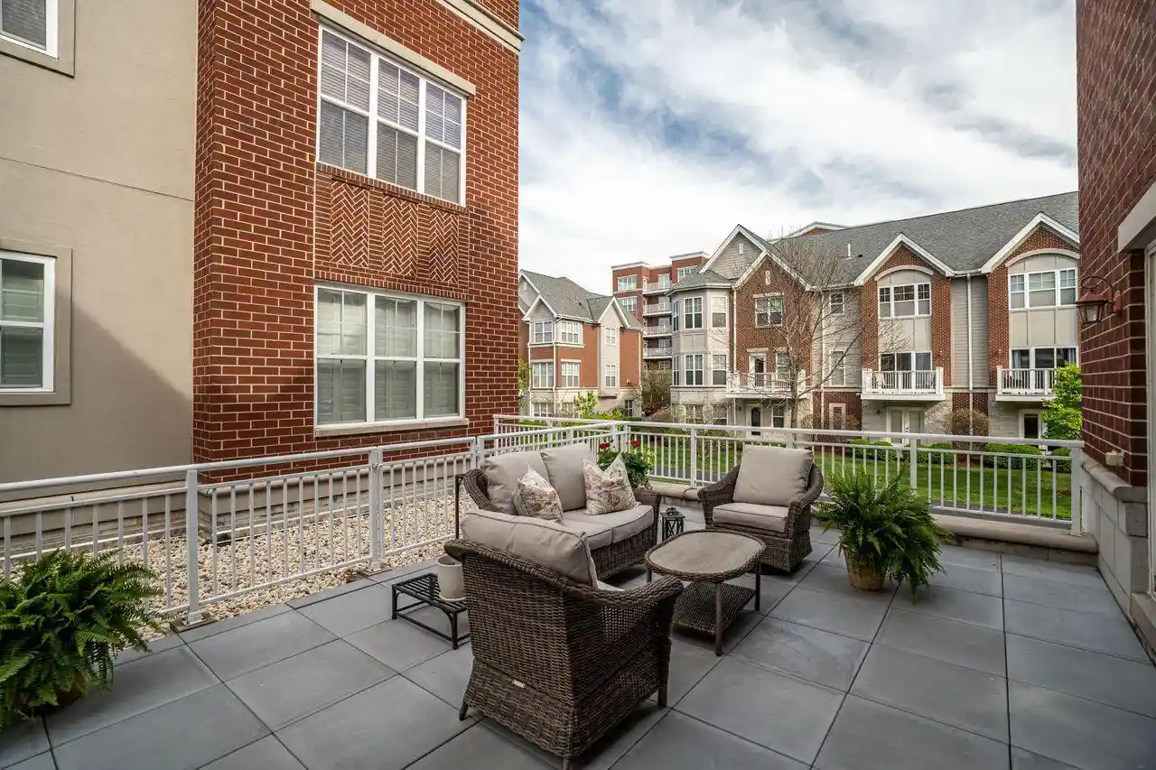 2nd image of 3870 S Lake Dr Dr, Saint Francis, WI 53235