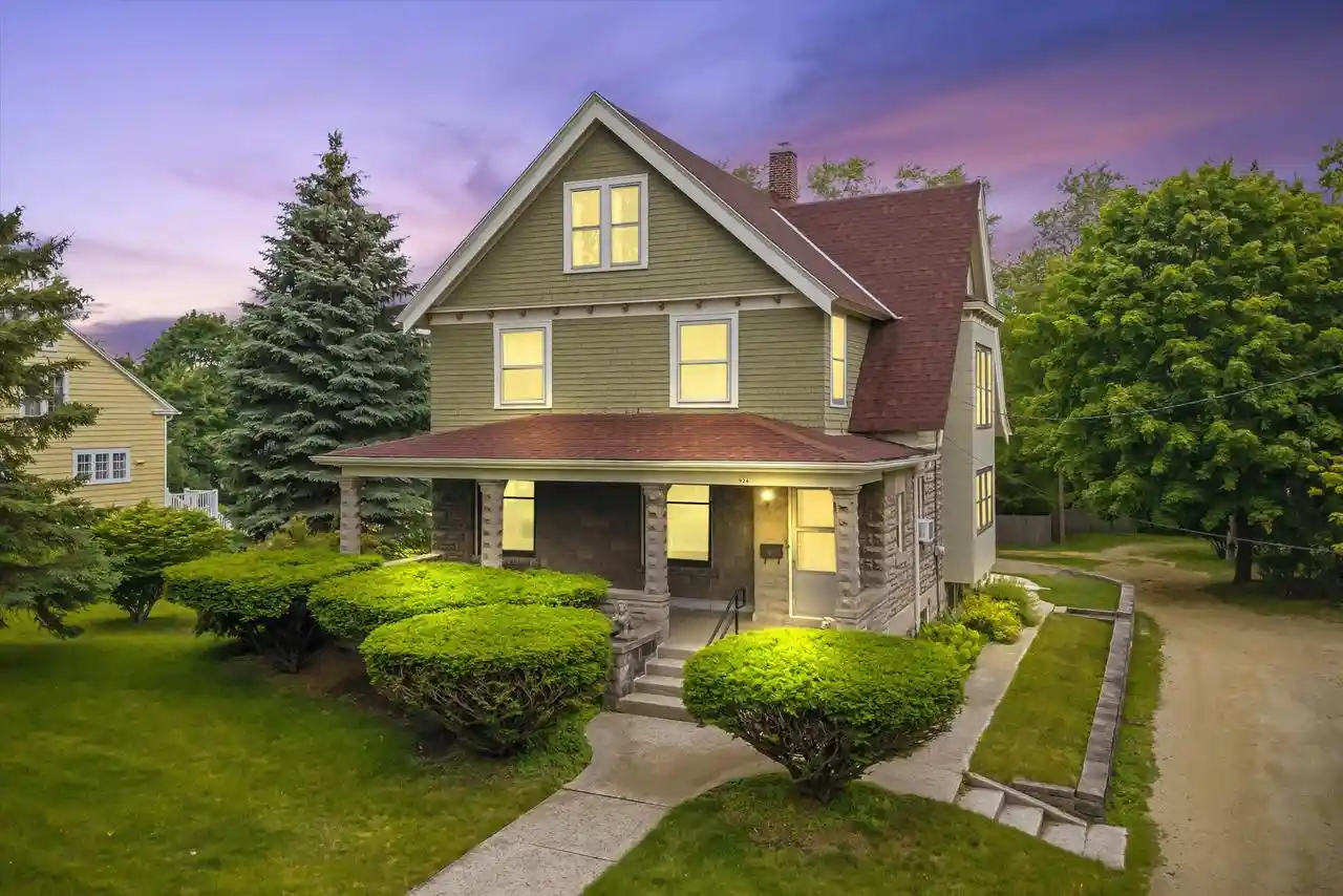 Homes for sale in Port Washington, WI | 924 W Grand Avenue Avenue, Port Washington, WI 53074 | MLS# 1966084