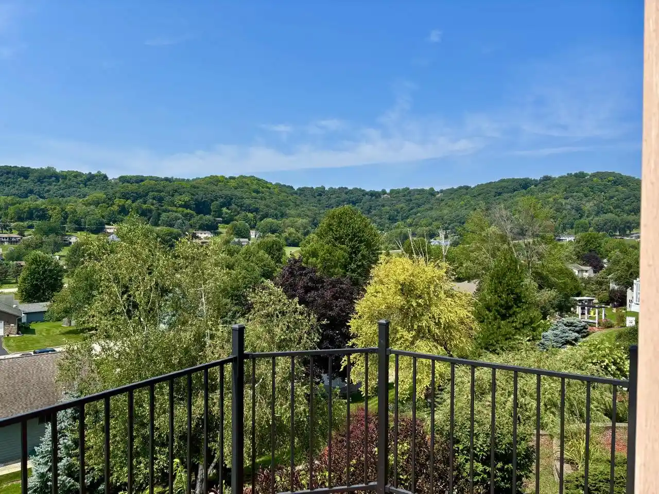 3rd image of 203 Eagle Bluff Road Road, La Crescent, MN 55947 | MLS# 1966123