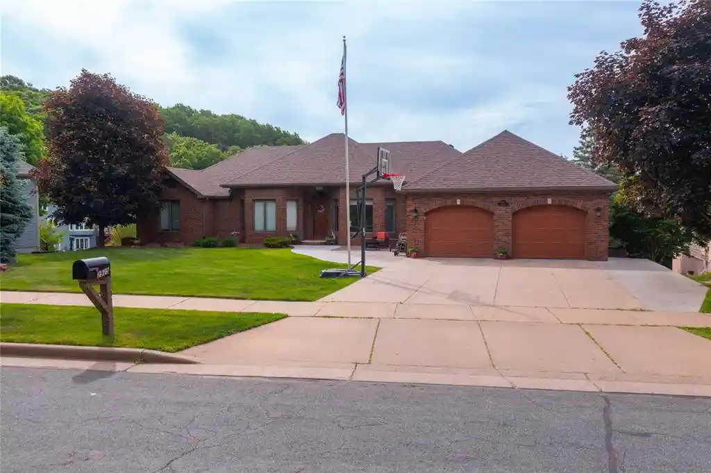 Homes for sale in Eau Claire, WI | 2925 W Princeton Avenue Avenue, Eau Claire, WI 54703 | MLS# 1601543