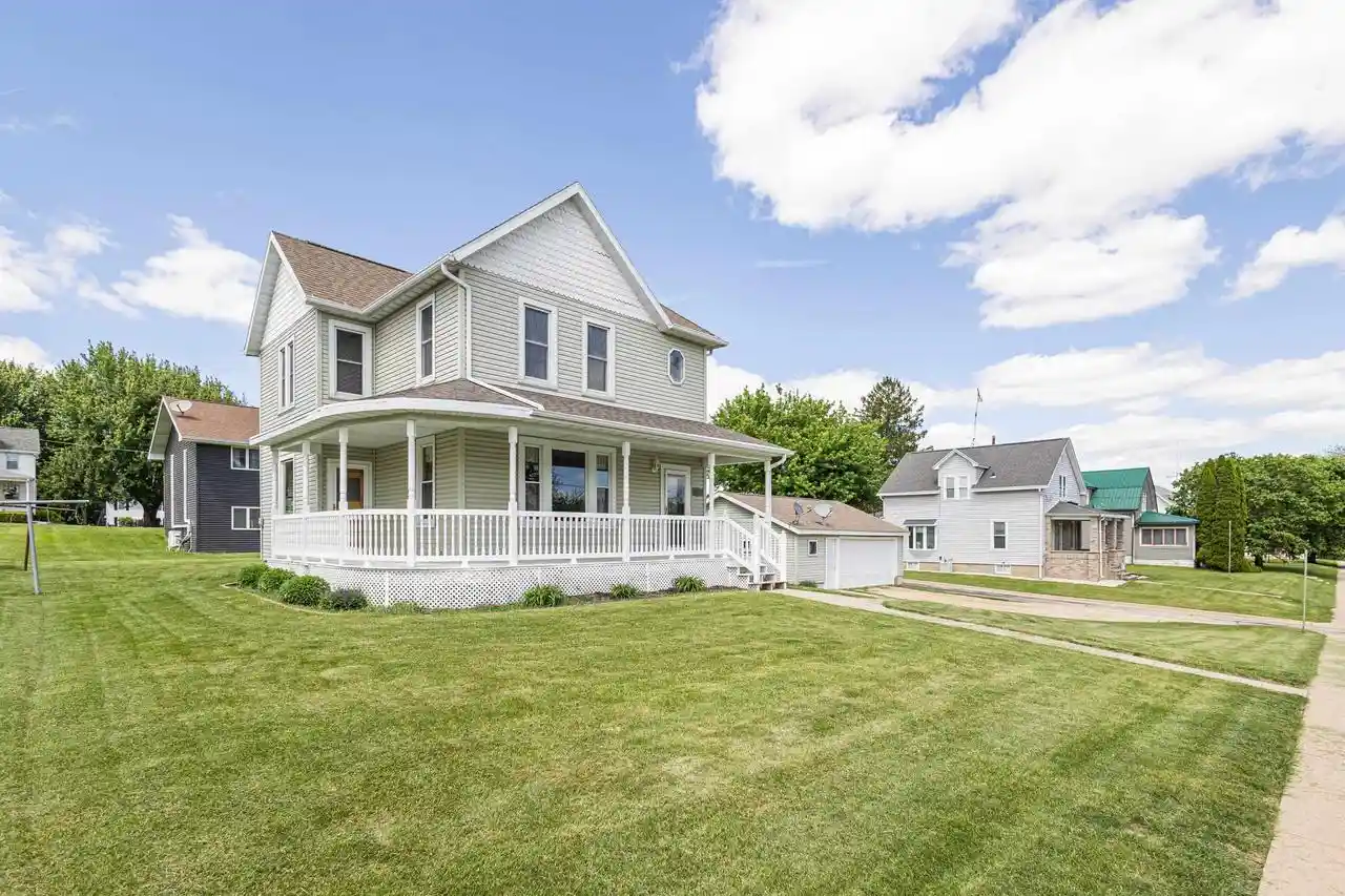 Homes for sale in Hazel Green, WI | 1820 17th Street Street, Hazel Green, WI 53811 | MLS# 2025274