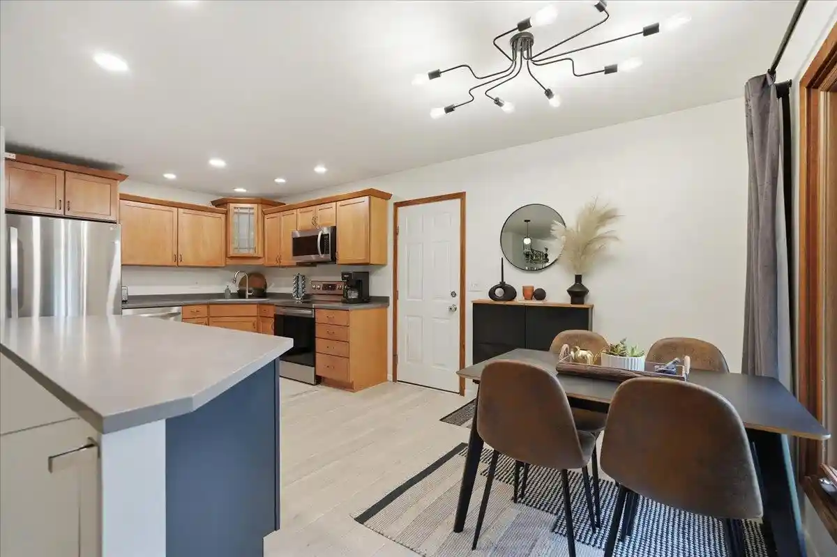 5th image of 409 Topaz Lane Lane, Madison, WI 53714 | MLS# 2025277