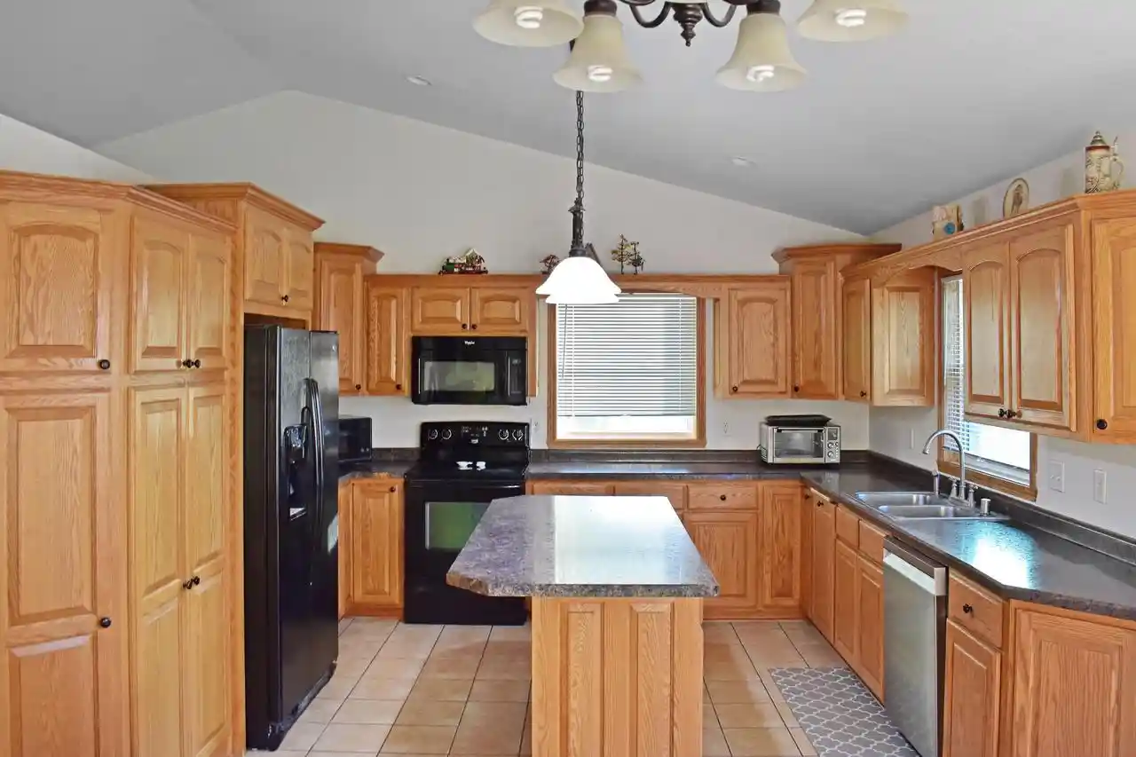 Homes for sale in Hartford, WI | 1524 E Monroe Avenue Avenue, Hartford, WI 53027 | MLS# 1966139