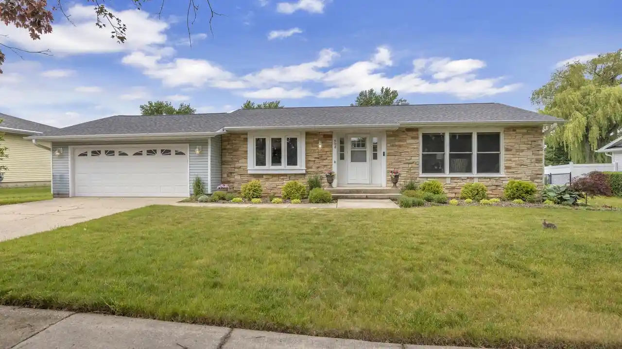 1st image of 908 Meadow Lane Lane, Fond Du Lac, WI 54935 | MLS# 1966170