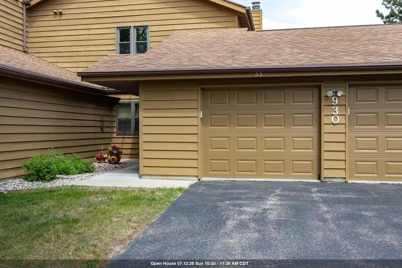 Homes for sale in Neenah, WI | 930 Manor Dr Dr #63, Neenah, WI 54956 | MLS# 50326962