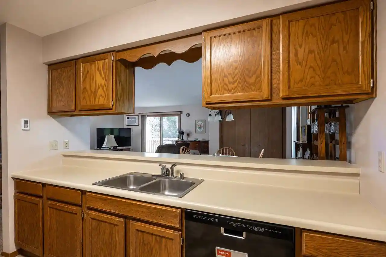 Homes for sale in Neenah, WI | 930 Manor Dr Dr, Neenah, WI 54956