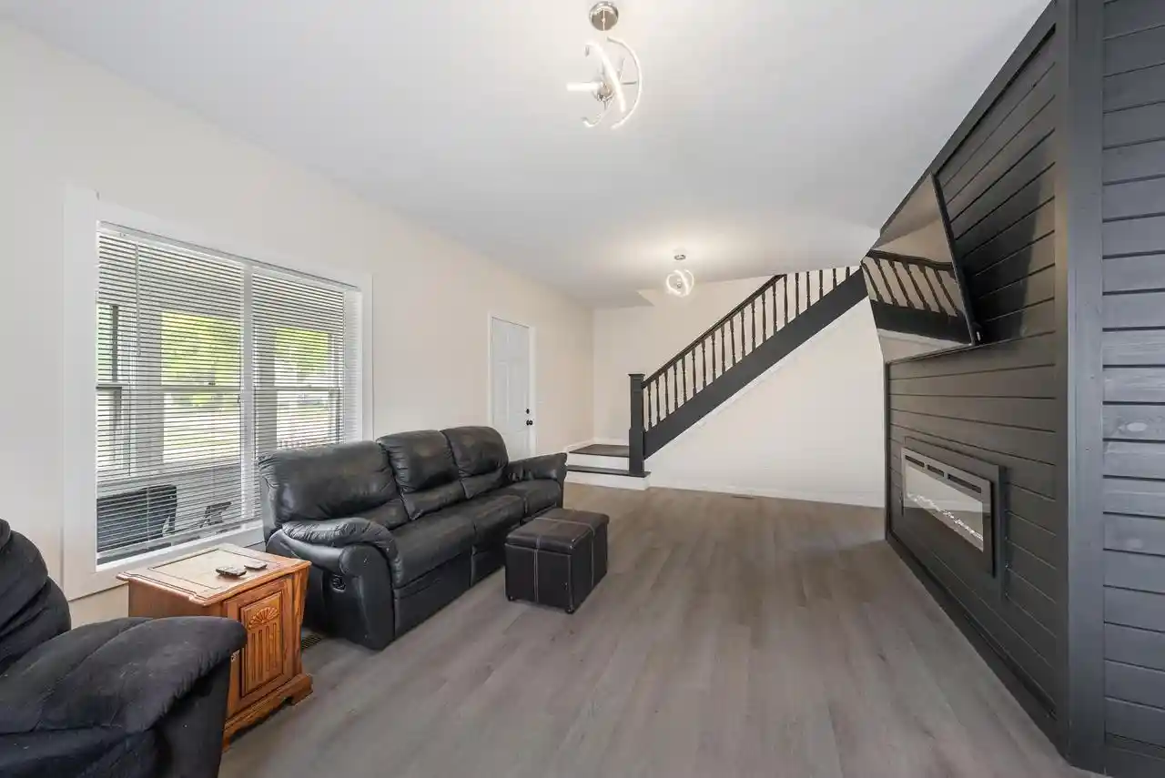 5th image of 402 E Lincoln Avenue Avenue, Oshkosh, WI 54901 | MLS# 50326963