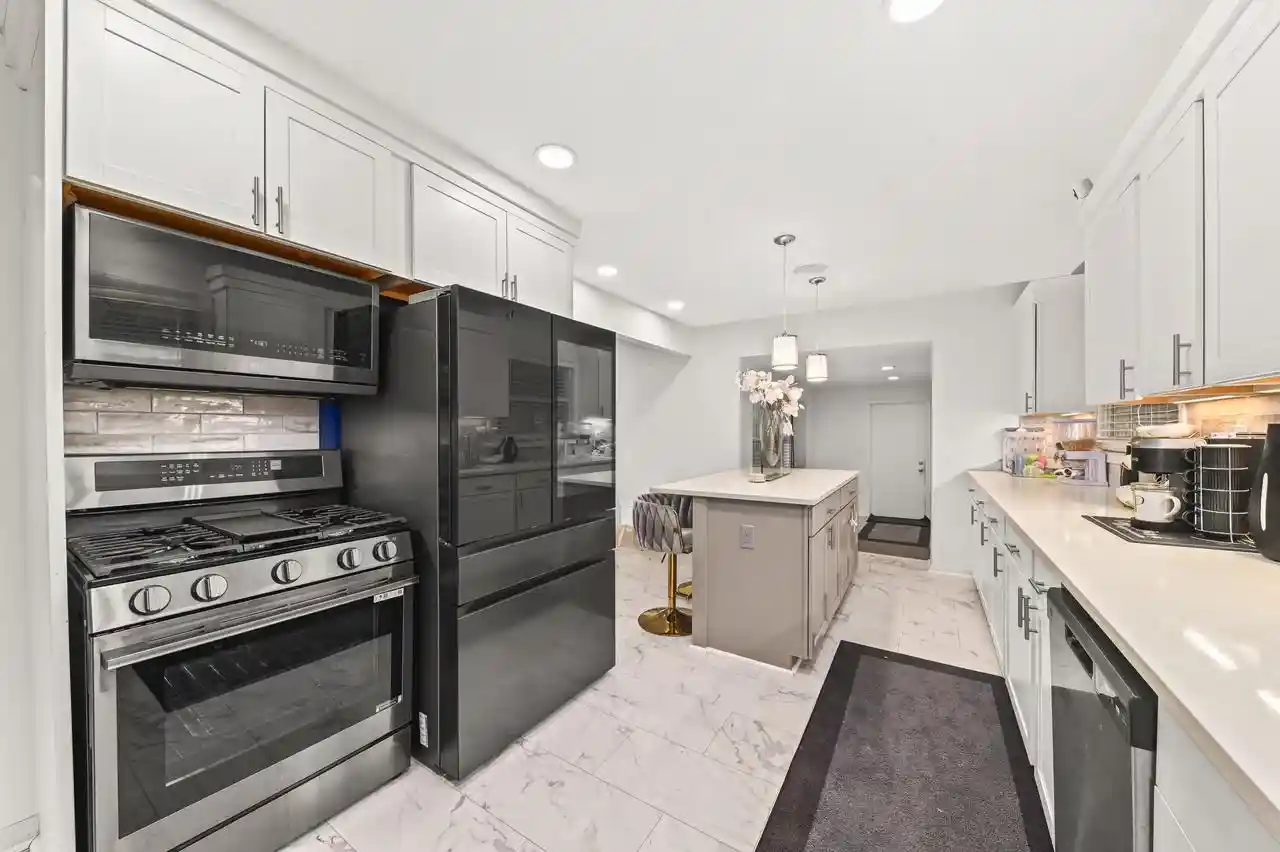 Homes for sale in Wauwatosa, WI | 9504 W Hope Avenue Avenue, Wauwatosa, WI 53222 | MLS# 1966214