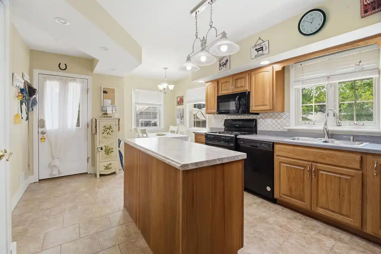 Homes for sale in Fremont, WI | 417 Wolf River Dr Dr, Fremont, WI 54940 | MLS# 50326969