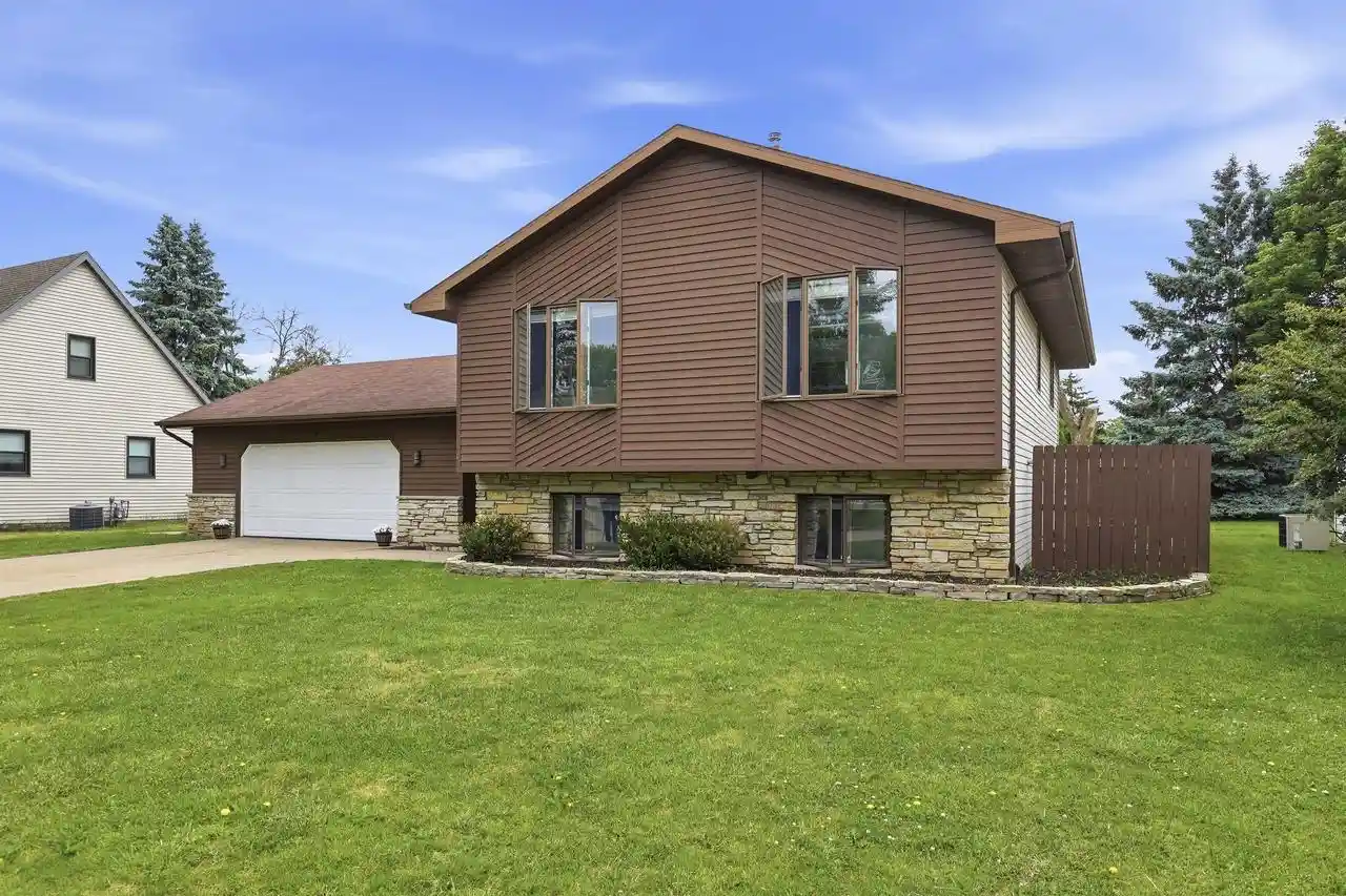 Homes for sale in Appleton, WI | 3236 S Whip Poor Will Lane Lane, Appleton, WI 54915 | MLS# 50326981