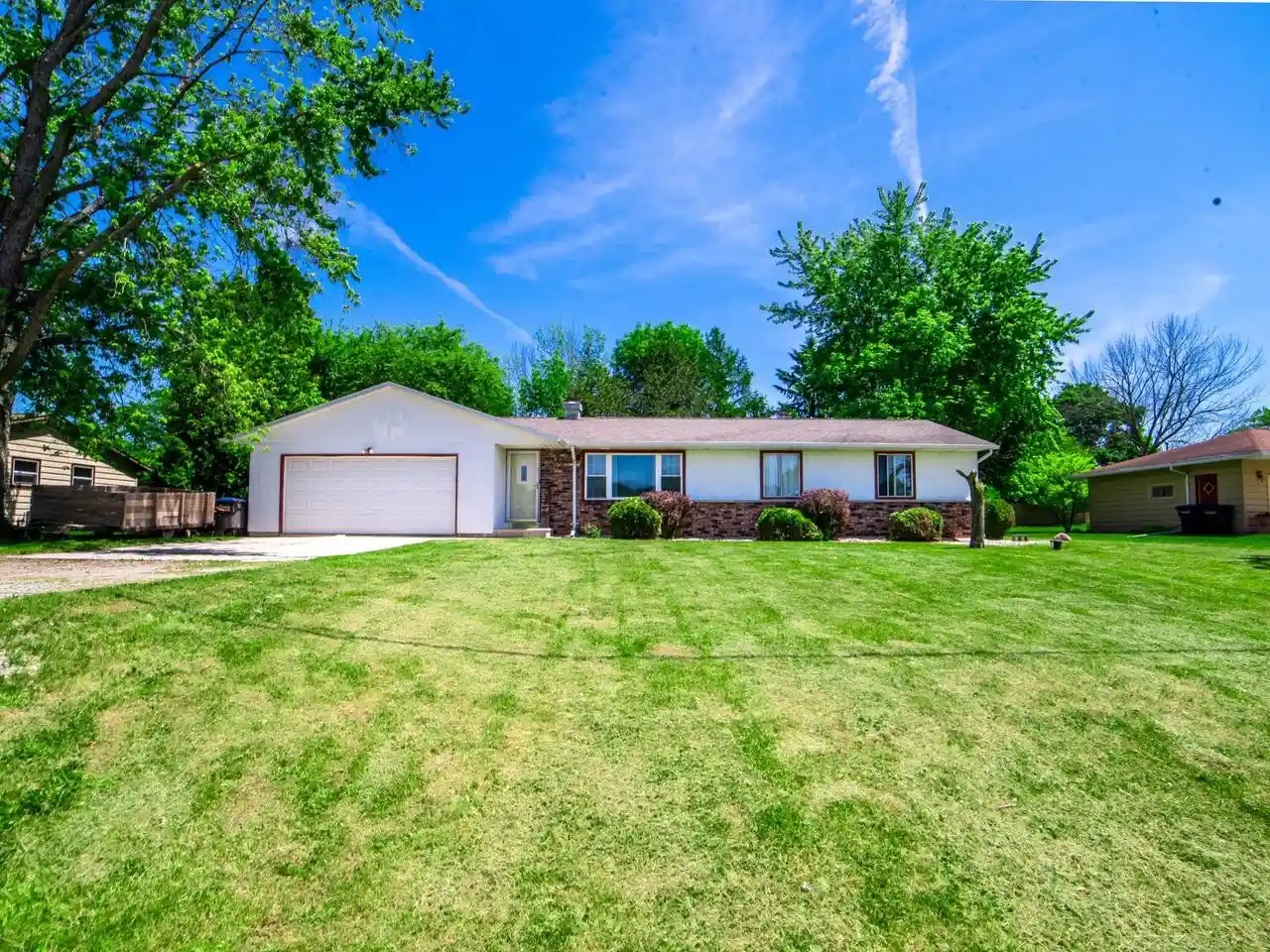Homes for sale in Oneida, WI | 4212 Hillcrest Dr Dr, Oneida, WI 54115 | MLS# 50326991