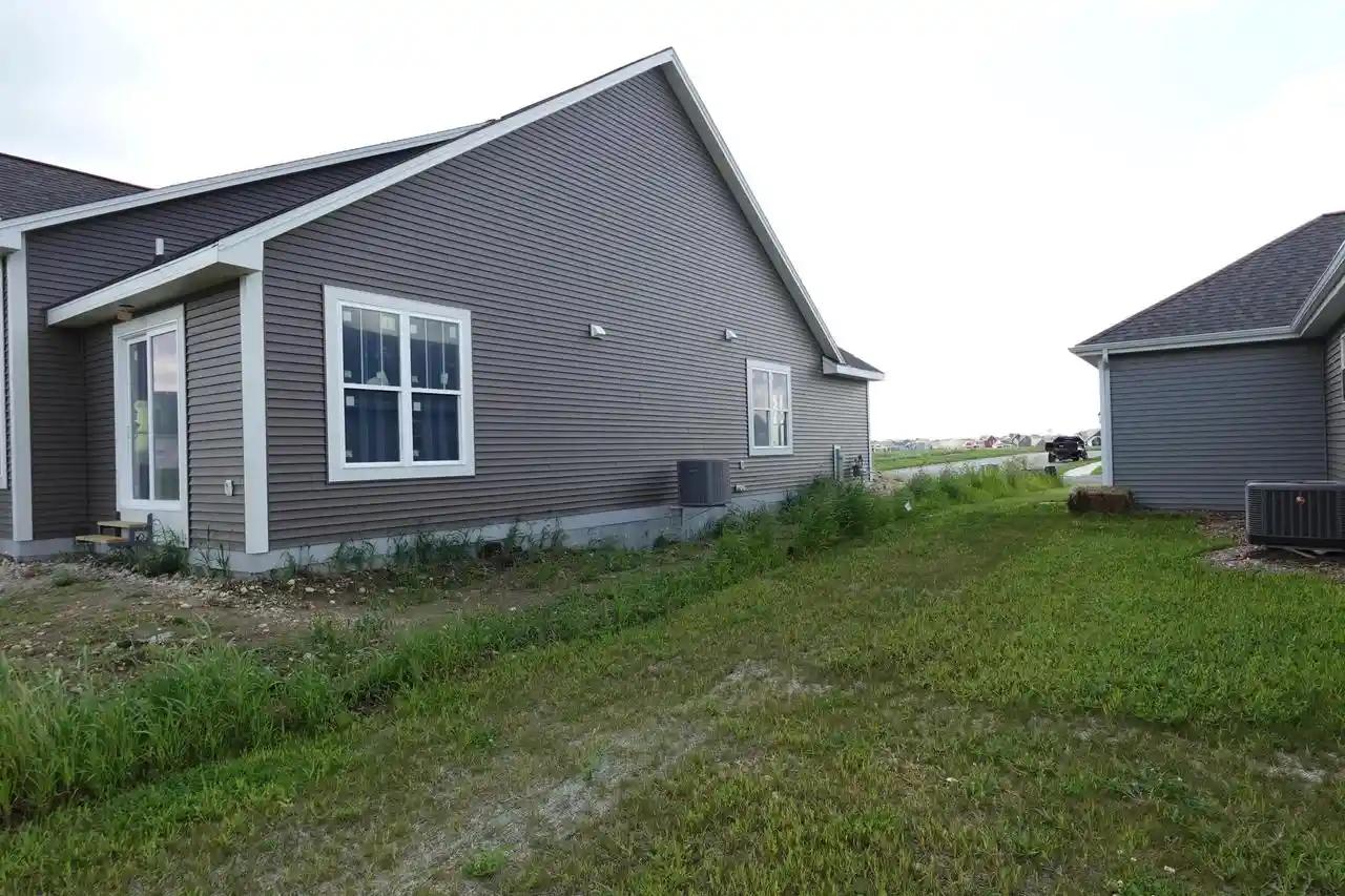 4th image of 1400 Periwinkle Pass Pass, Oconomowoc, WI 53066 | MLS# 1966235