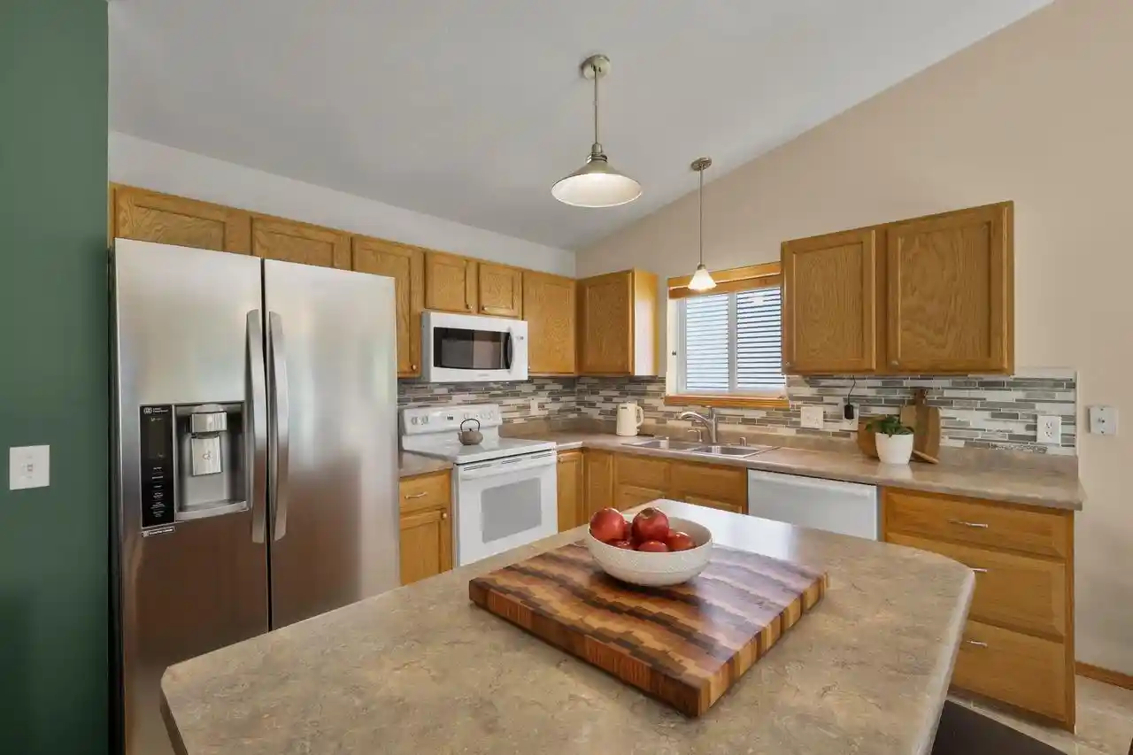 28th image of 909 Tony Dr Dr, Madison, WI 53704 | MLS# 2025321