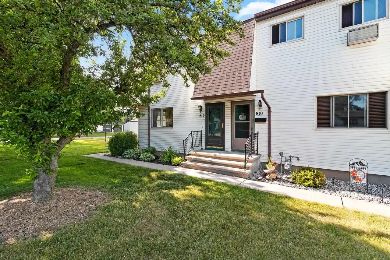 Homes for sale in Neenah, WI | 812 Kay Kourt, Neenah, WI | MLS# 50327015
