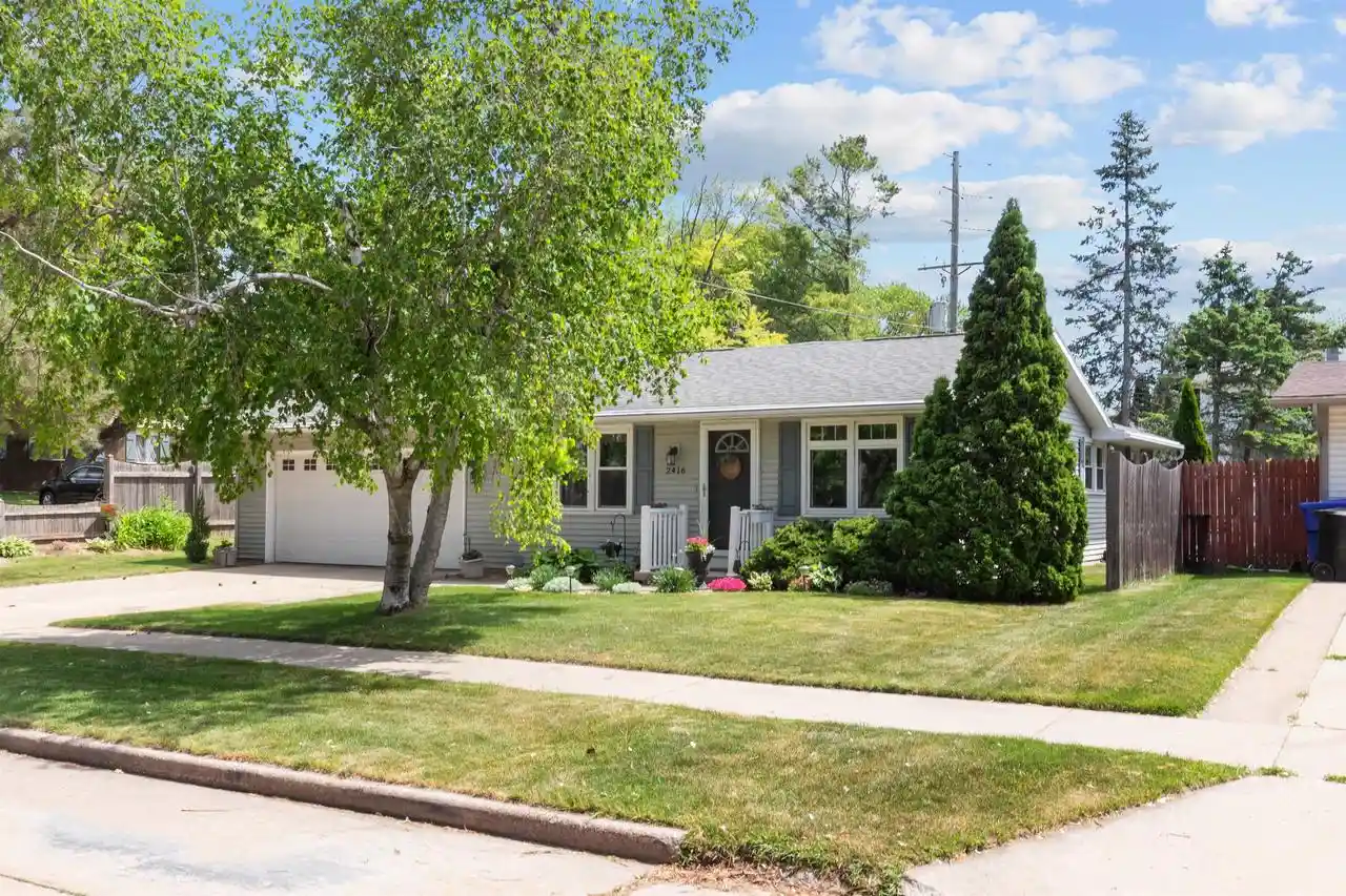 Homes for sale in Appleton, WI | 2416 N Elinor Street Street, Appleton, WI 54914 | MLS# 50327023