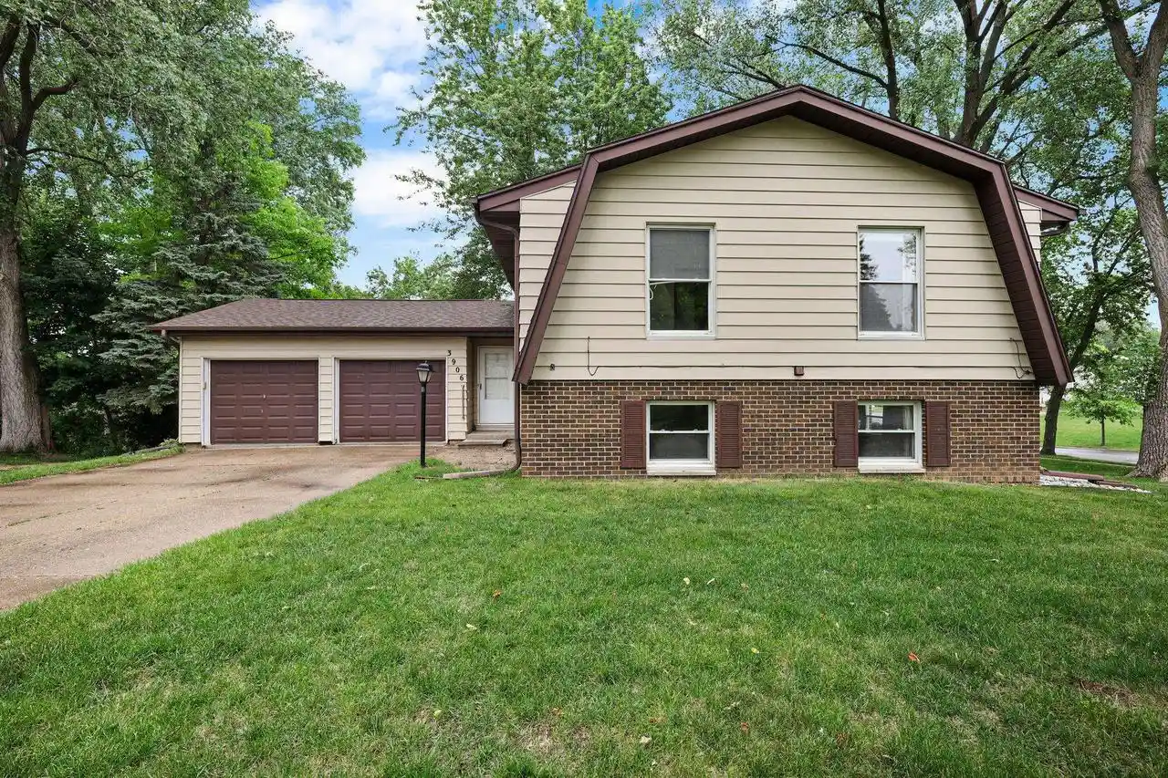 Homes for sale in Middleton, WI | 3906 Rolling Hill Dr Dr, Middleton, WI 53562 | MLS# 2025358