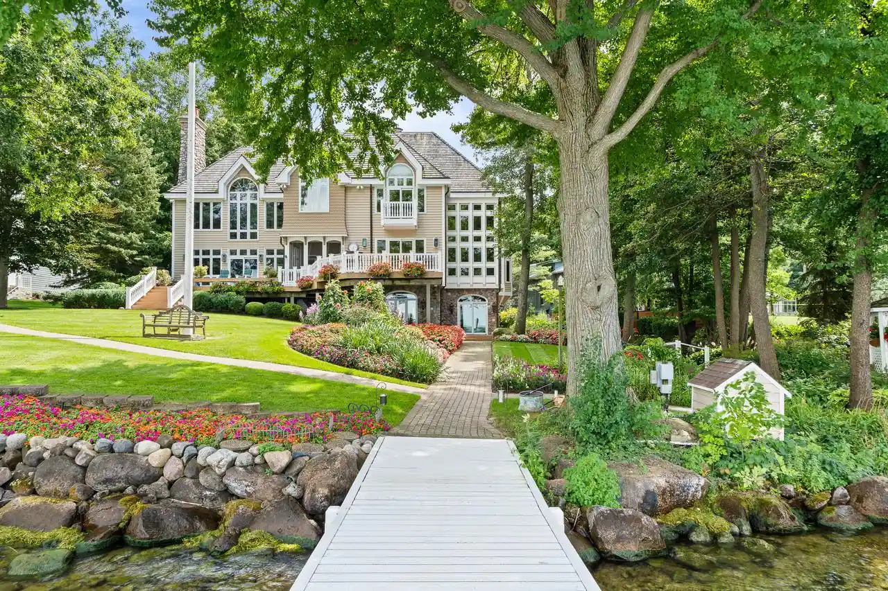1st image of W2908 Walcowis Dr Dr, Lake Geneva, WI 53147 | MLS# 1966302