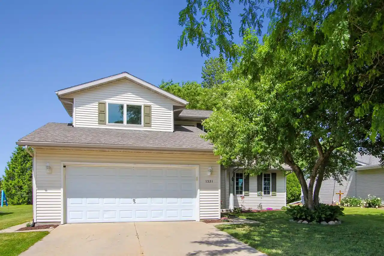 Homes for sale in Hartford, WI | 1551 Woodruff Way Way, Hartford, WI 53027 | MLS# 1966322