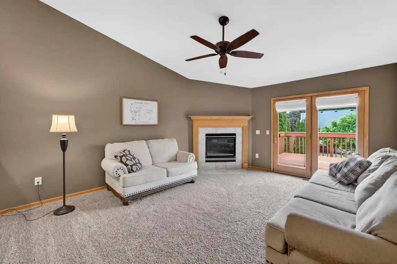 2nd image of 467 Sherbrooke Dr Dr, Sun Prairie, WI 53590 | MLS# 2025386