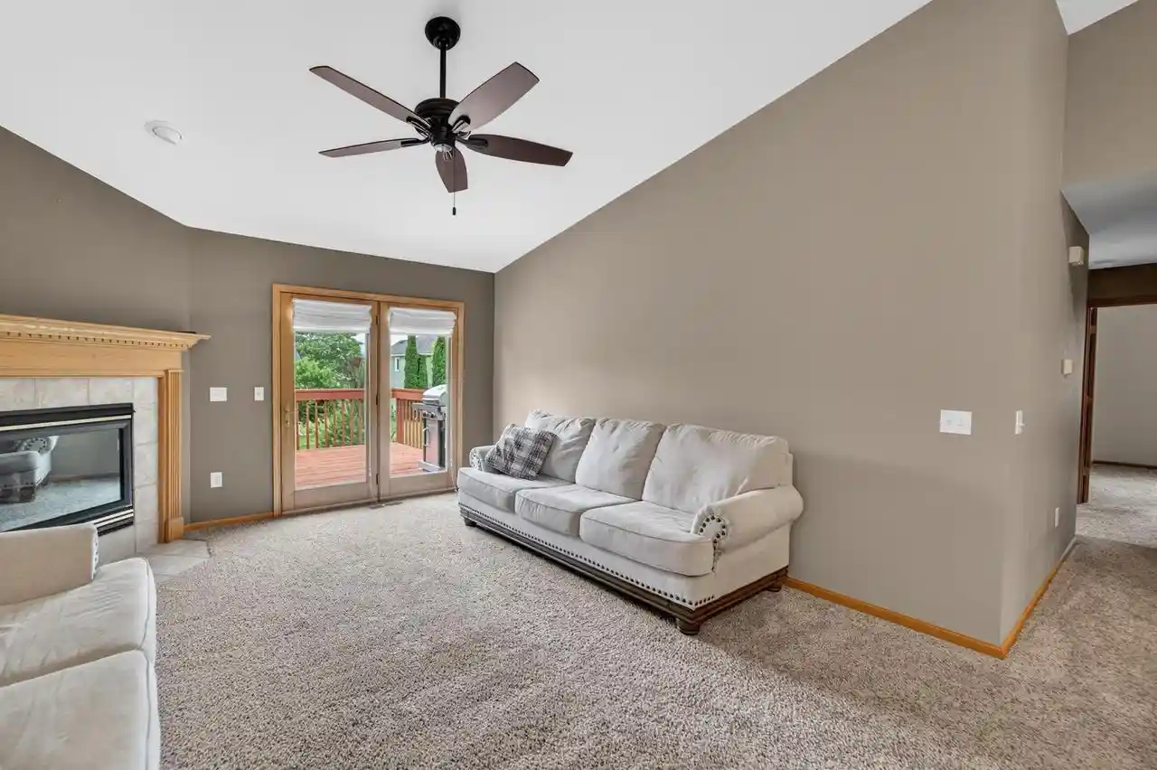 3rd image of 467 Sherbrooke Dr Dr, Sun Prairie, WI 53590 | MLS# 2025386