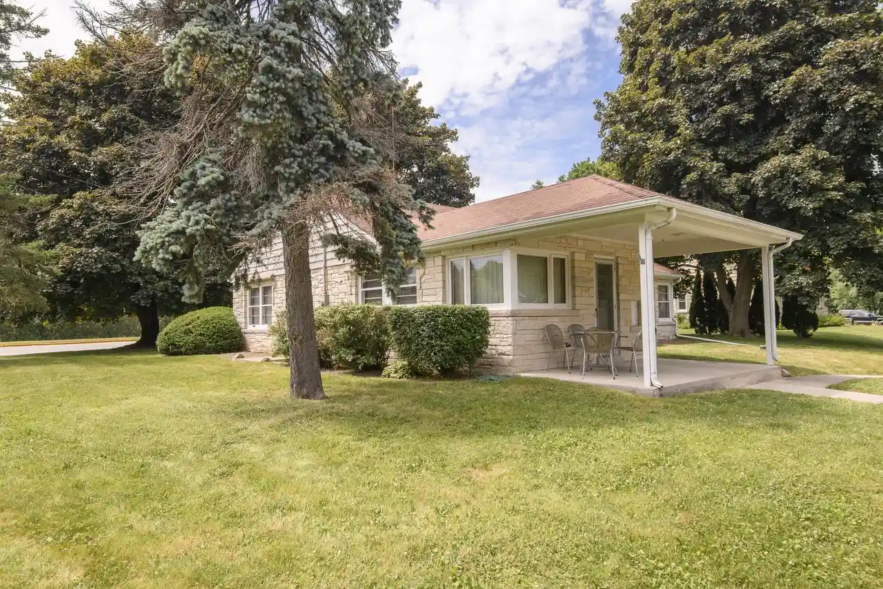 Homes for sale in Mequon, WI | 9610 N Cedarburg Road Road, Mequon, WI 53092 | MLS# 1966358