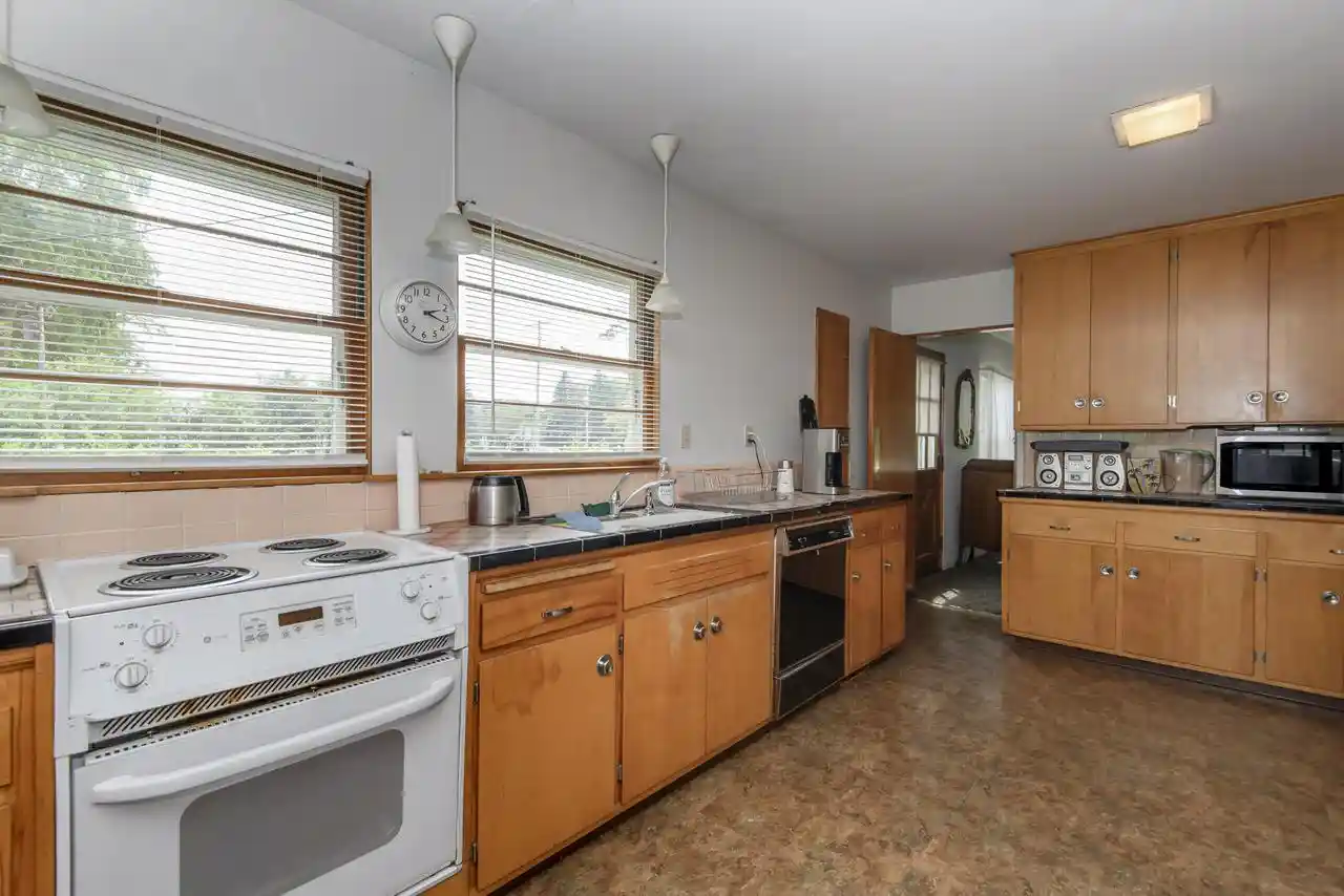 Homes for sale in Mequon, WI | 9610 N Cedarburg Road Road, Mequon, WI 53092 | MLS# 1966358