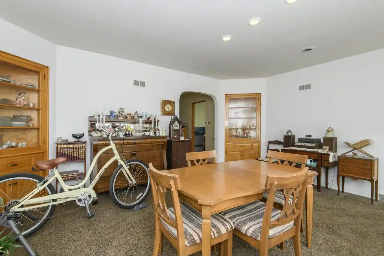 Homes for sale in Mequon, WI | 9610 N Cedarburg Road Road, Mequon, WI 53092 | MLS# 1966358