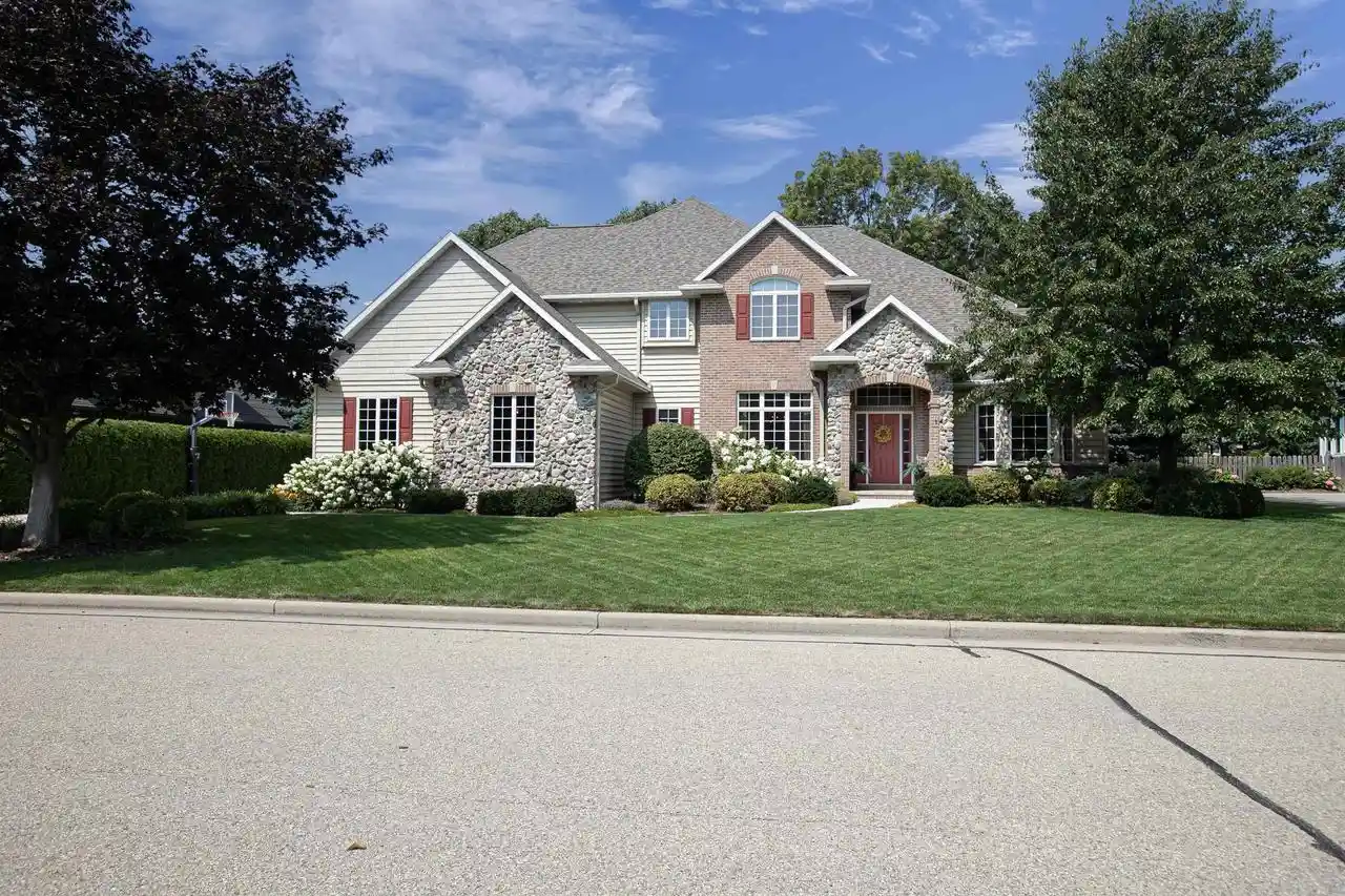 1st image of 422 Bosworth Lane Lane, Neenah, WI 54956 | MLS# 50327039