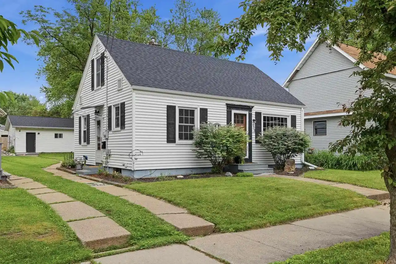 Homes for sale in Marshfield, WI | 908 S Peach Street Street, Marshfield, WI 54449 | MLS# 22602595