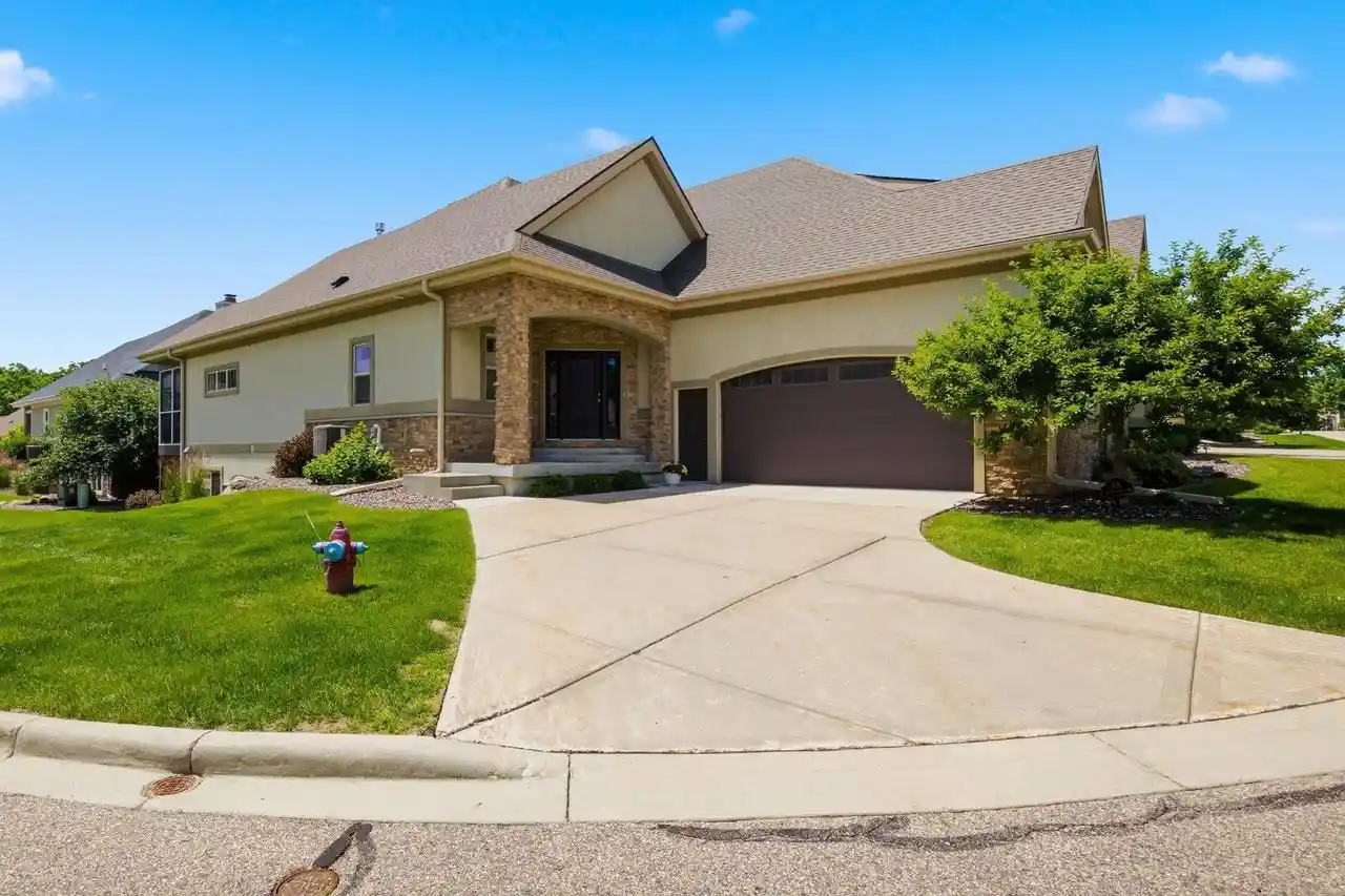 1st image of 905 Castle Stone Pass Pass, Verona, WI 53593 | MLS# 2025408
