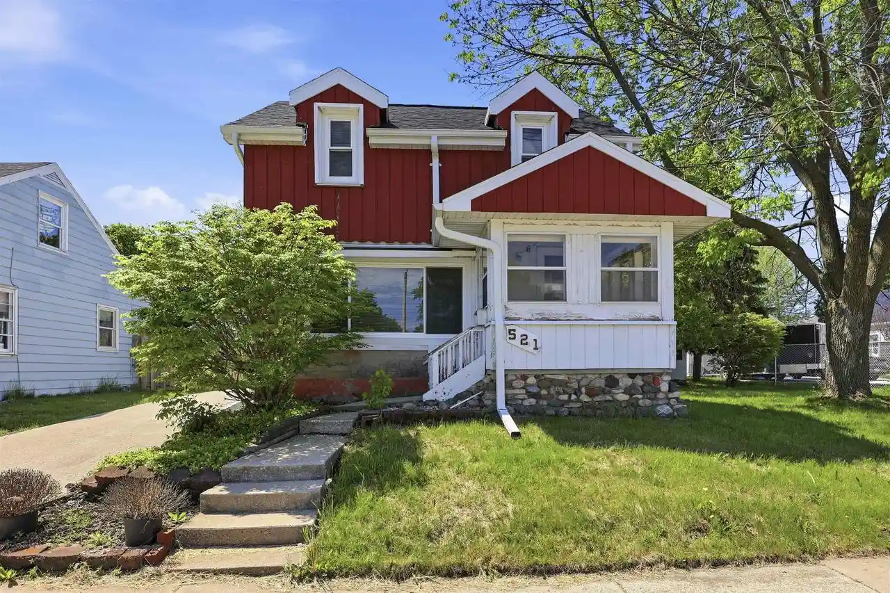 Homes for sale in Appleton, WI | 521 E Calumet Street Street, Appleton, WI 54915 | MLS# 50327059