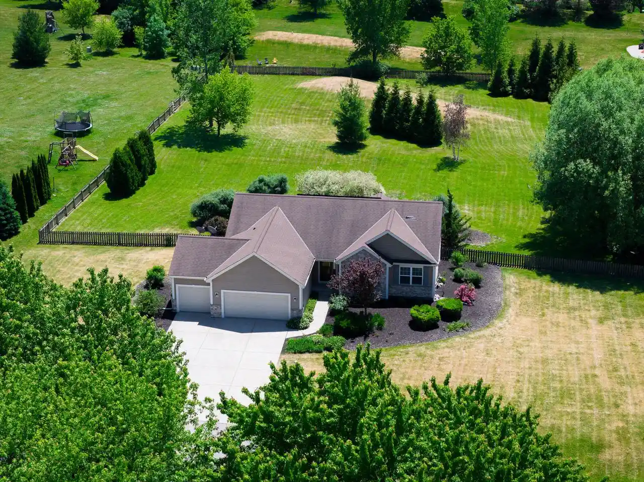 Homes for sale in Cedarburg, WI | 543 Camarosa Court Court, Cedarburg, WI 53012 | MLS# 1966382