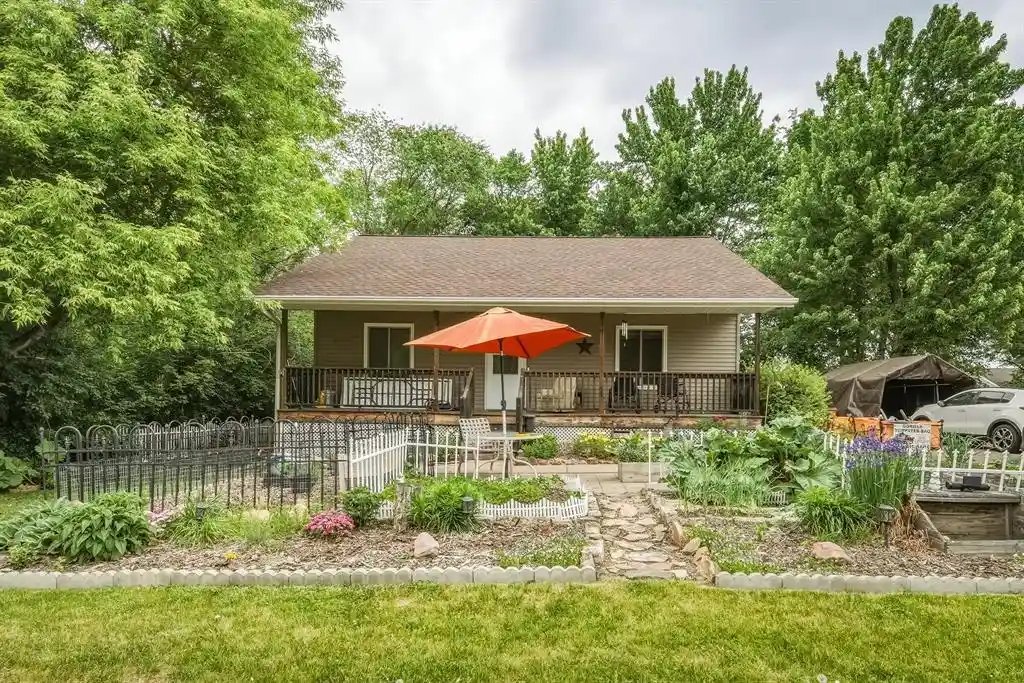 Homes for sale in Eau Claire, WI | 3206 W Folsom, Eau Claire, WI 54703 | MLS# 1601855