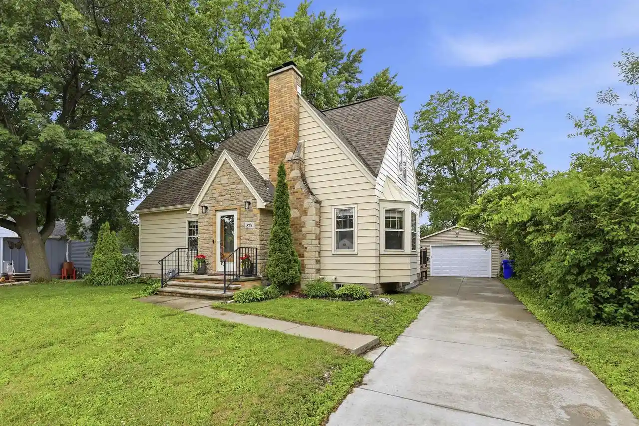 Homes for sale in Appleton, WI | 821 S Weimar Street Street, Appleton, WI 54915 | MLS# 50327094