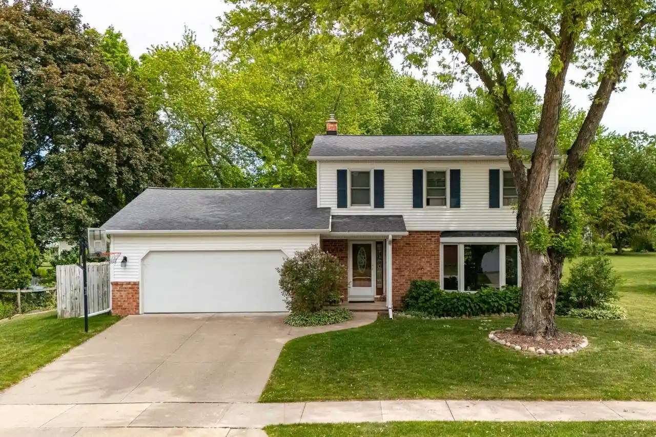 Homes for sale in Oshkosh, WI | 1710 Arlington Dr Dr, Oshkosh, WI 54904 | MLS# 50327099