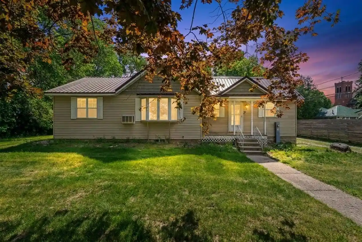 Homes for sale in Winneconne, WI | 17 N 5th Street Street, Winneconne, WI 54986 | MLS# 50327103