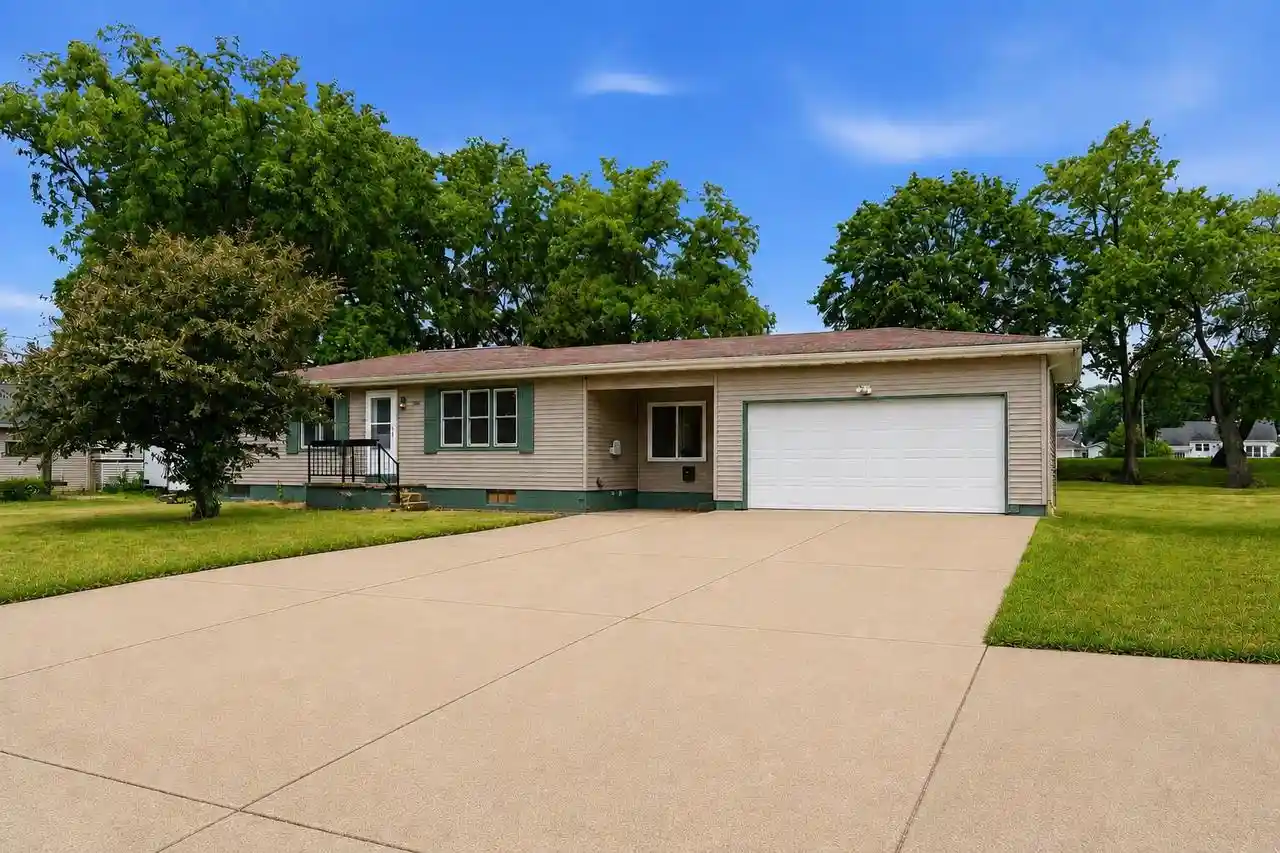 Homes for sale in Brodhead, WI | 503 11th Street Street, Brodhead, WI 53520 | MLS# 2025443