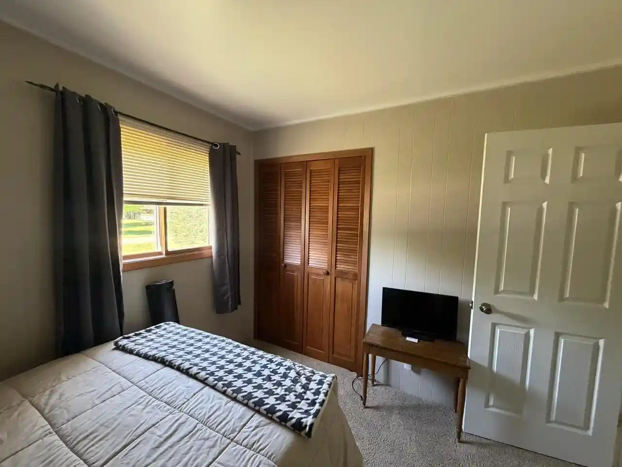 Photo 5 of Single family home for sale at 406 W 4Th Street Street, Caspian, MI 49915 | MLS# 50327119 | Listing updated on 2026-08-16