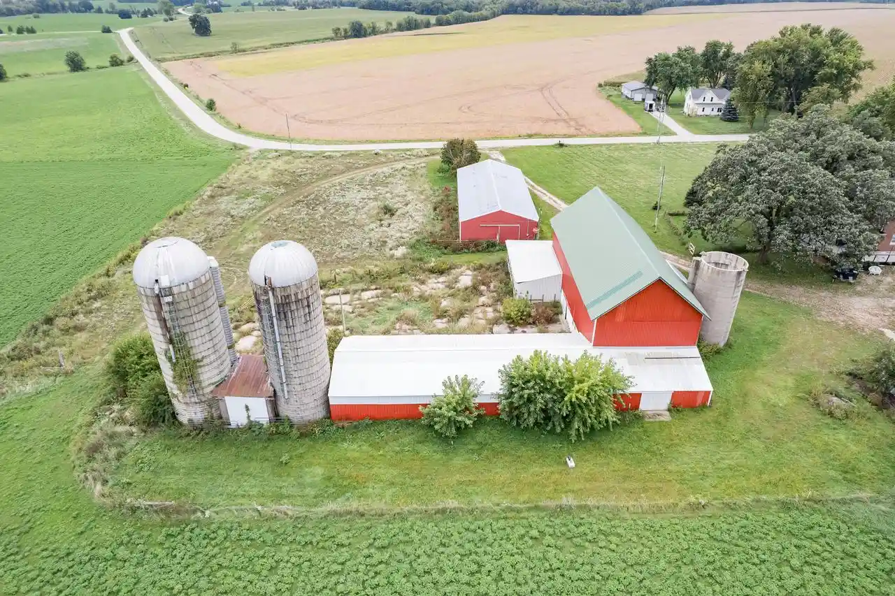 Homes for sale in Waterloo, WI | W12040 Sullivan Road Road, Waterloo, WI 53594 | MLS# 1966437