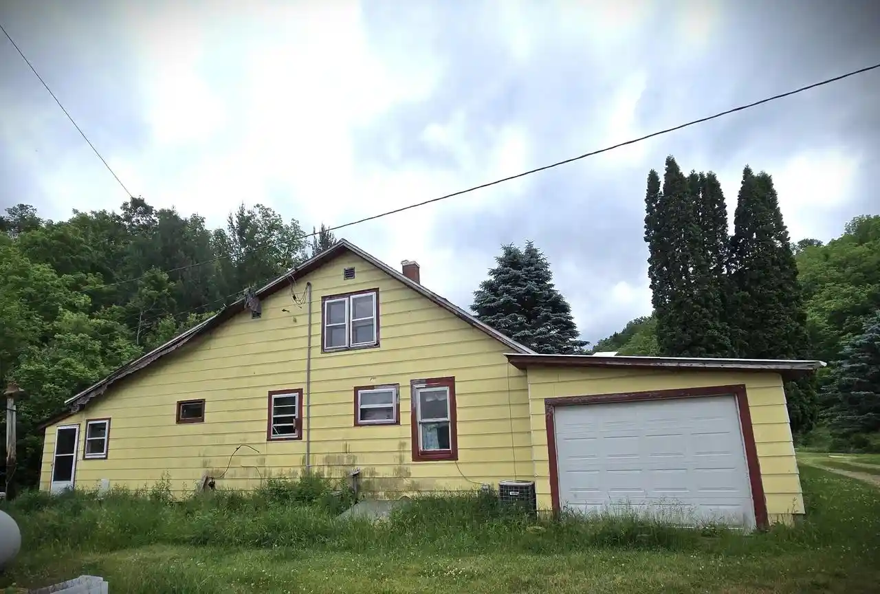 Homes for sale in Highland, WI | 15928 Pine Tree Road Road, Highland, WI 53543 | MLS# 2025463