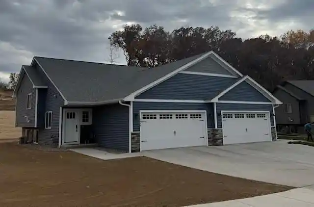 image of 4915 Woodland Park Dr Dr, Eau Claire, WI 54701 | MLS# 1602127