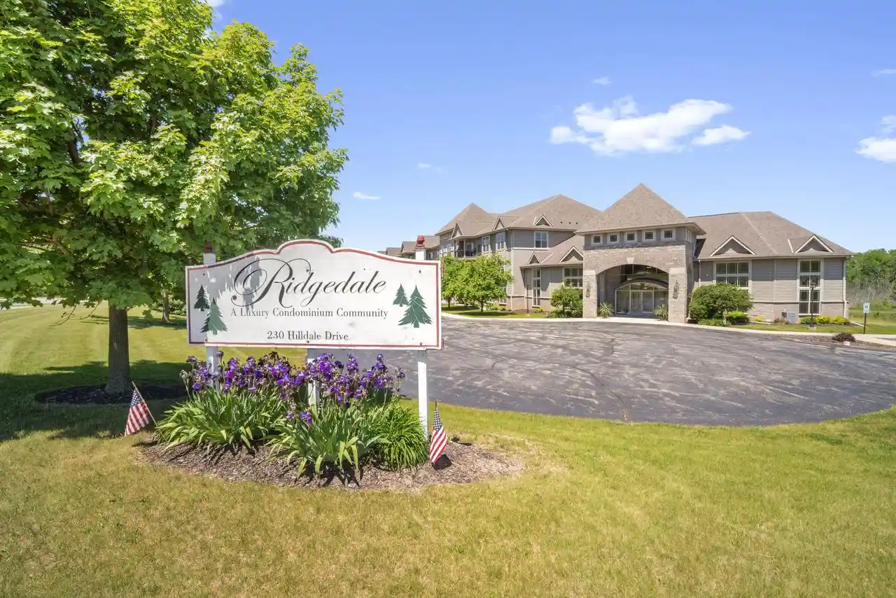 Homes for sale in Hartford, WI | 230 Hilldale Dr Dr, Hartford, WI 53027