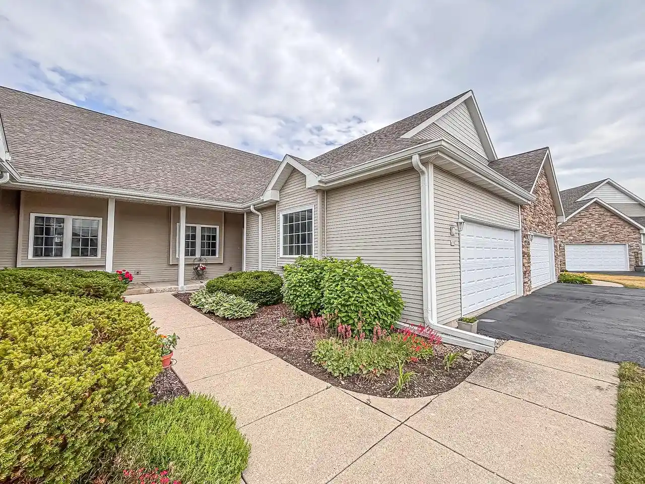 Homes for sale in Whitewater, WI | 650 Waters Edge Dr Dr, Whitewater, WI 53190 | MLS# 1966498