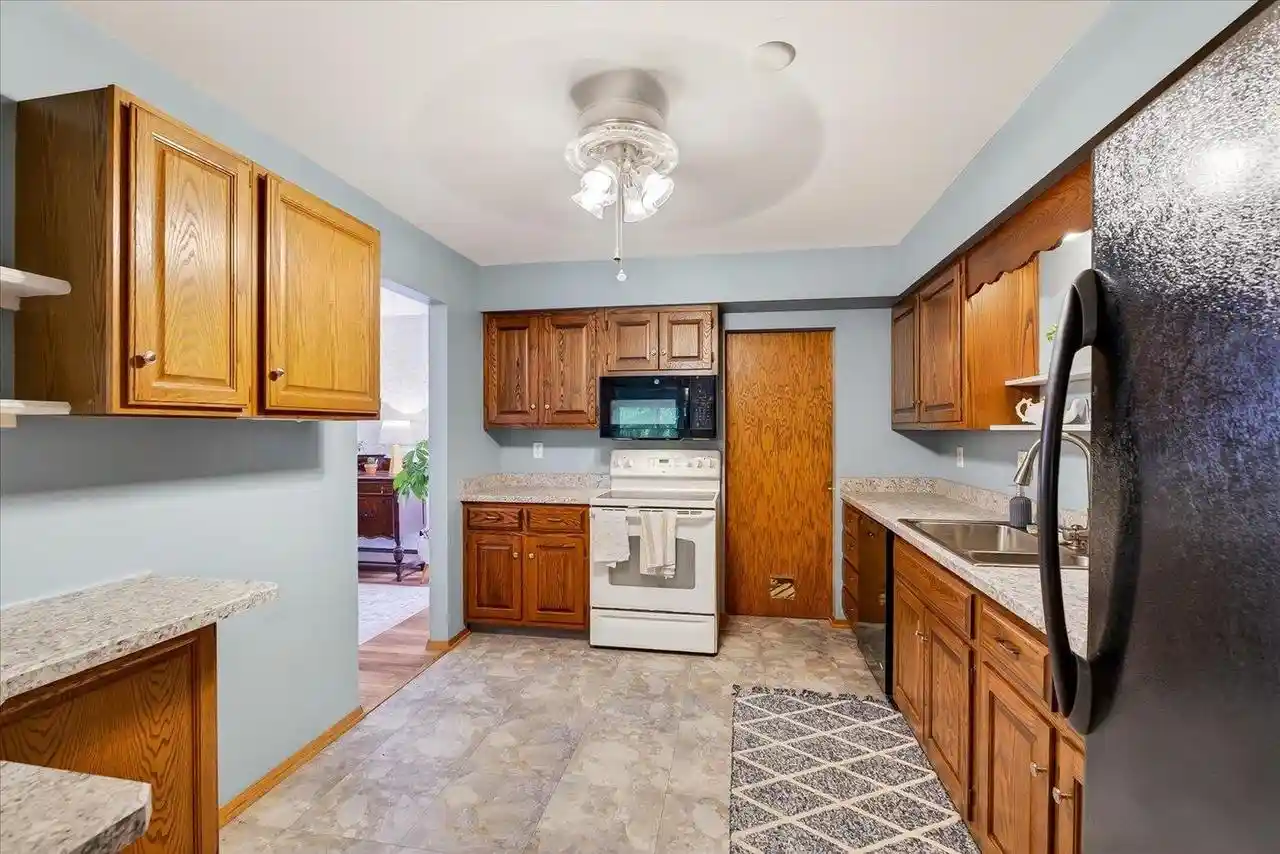 Homes for sale in Middleton, WI | 3108 Creek Vw Dr Dr, Middleton, WI 53562