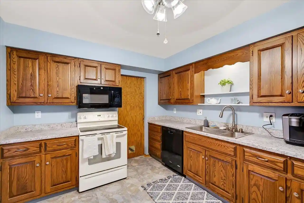 Homes for sale in Middleton, WI | 3108 Creek Vw Dr Dr, Middleton, WI 53562
