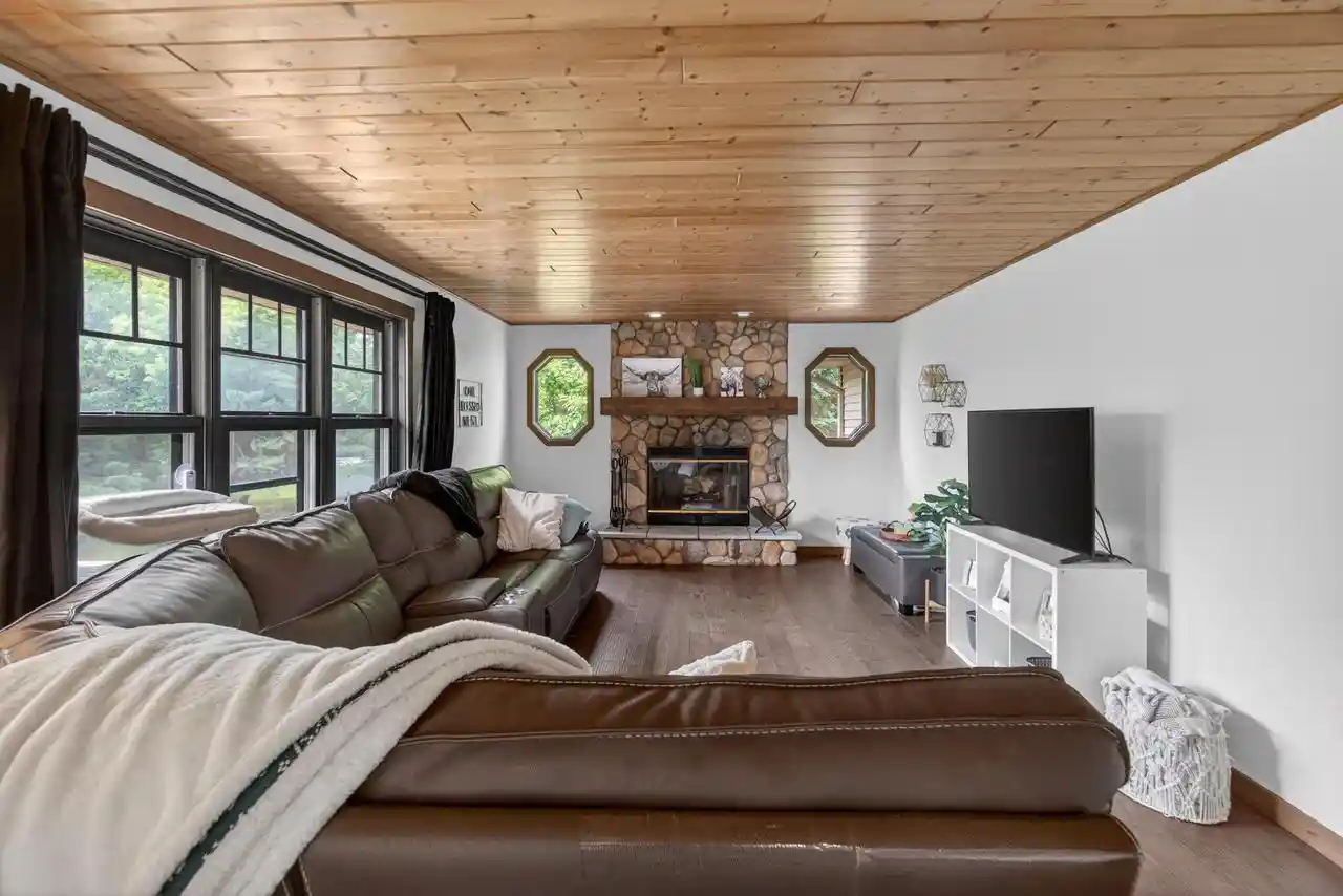 2nd image of 215 Quail Circle Circle, West Bend, WI 53090 | MLS# 1966503