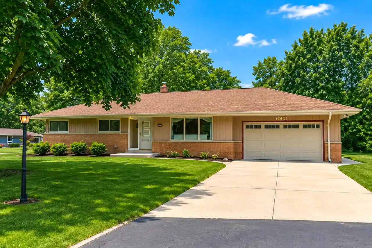 Homes for sale in Glendale, WI | 6901 N Crestwood Dr Dr, Glendale, WI 53209 | MLS# 1966523