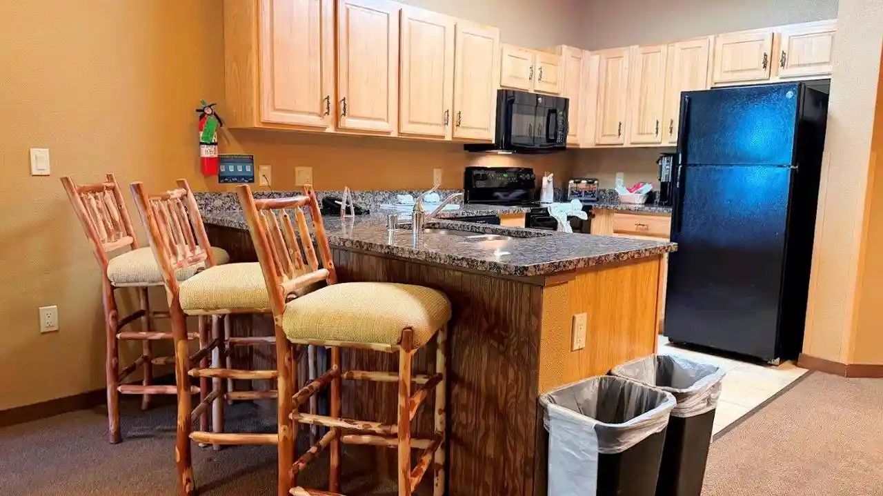 4th image of 350 E Hiawatha Dr Dr, Wisconsin Dells, WI 53965